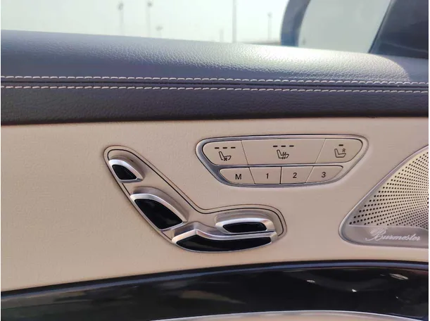 Car image 30
