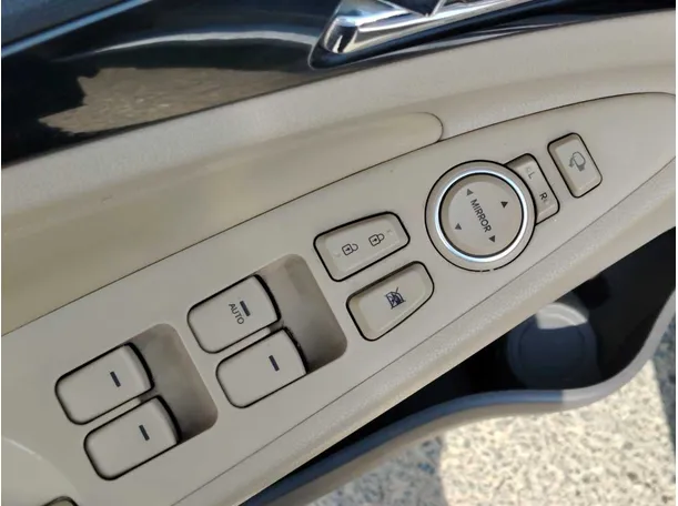 Car image 34