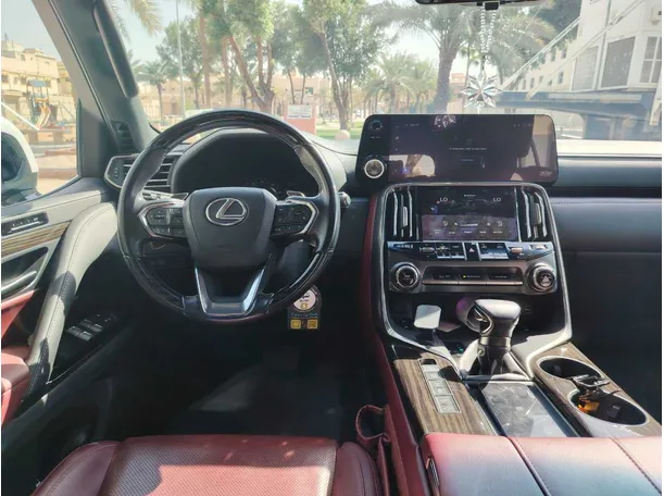 Car image 22