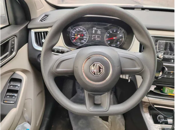 Car image 8