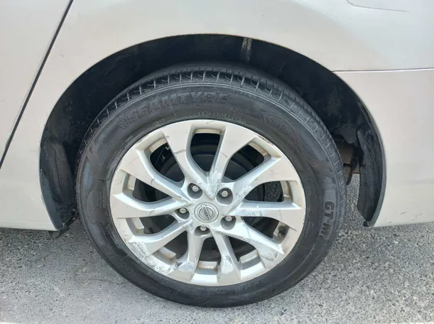Car image 8