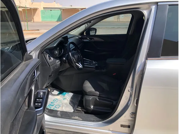Car image 12