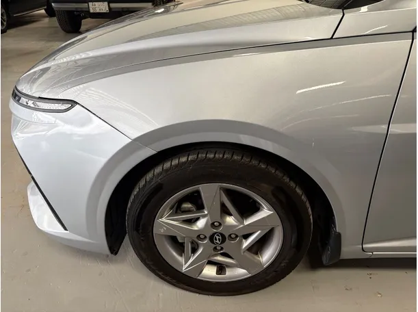 Car image 7