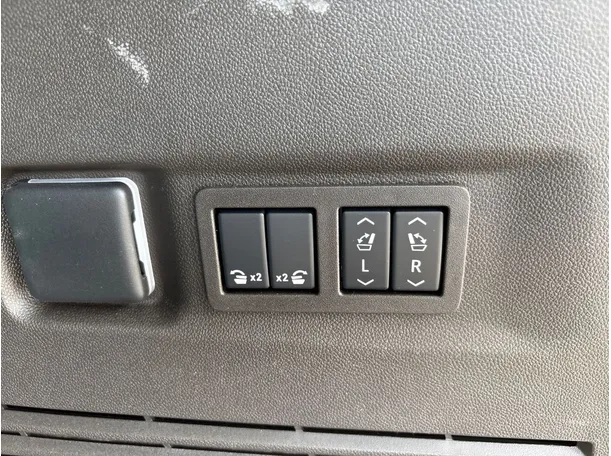 Car image 37