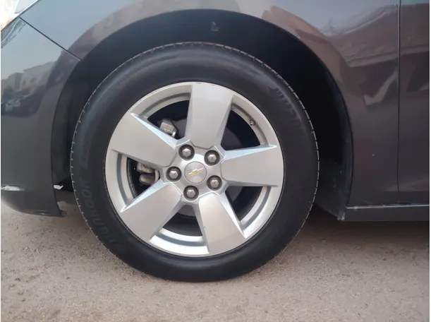 Car image 9
