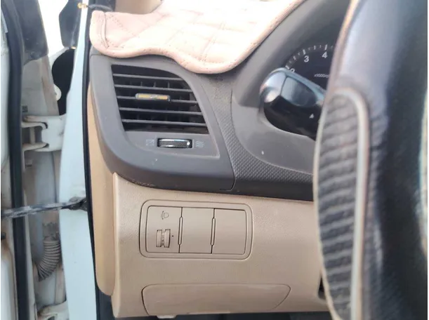 Car image 27