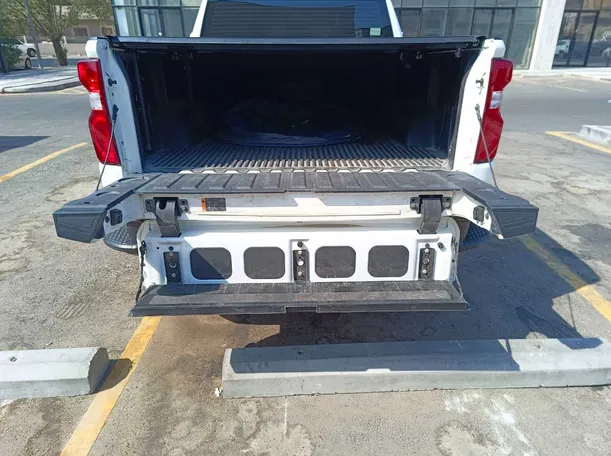 Car image 35