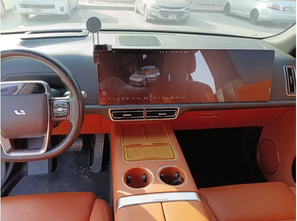 Car image 16