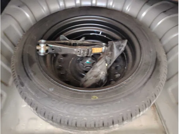 Car image 26