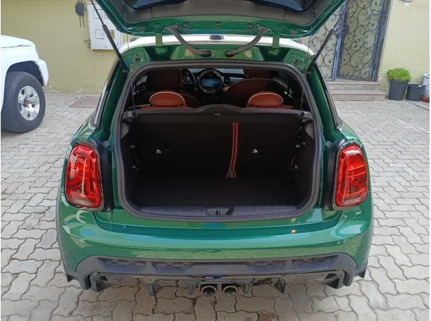 Car image 19