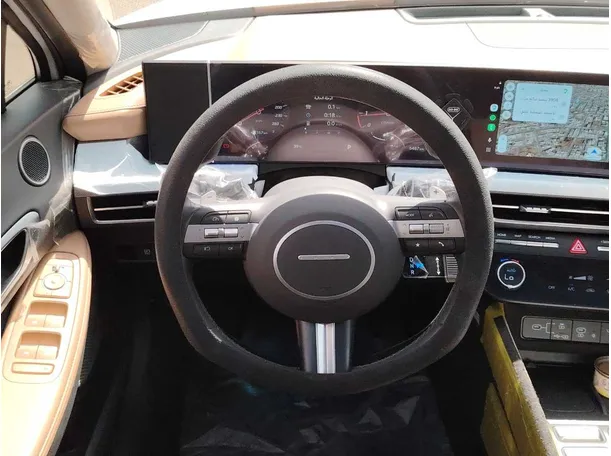 Car image 24