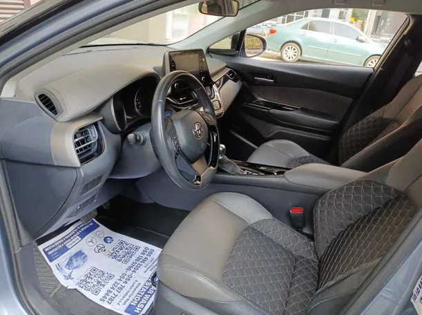 Car image 11