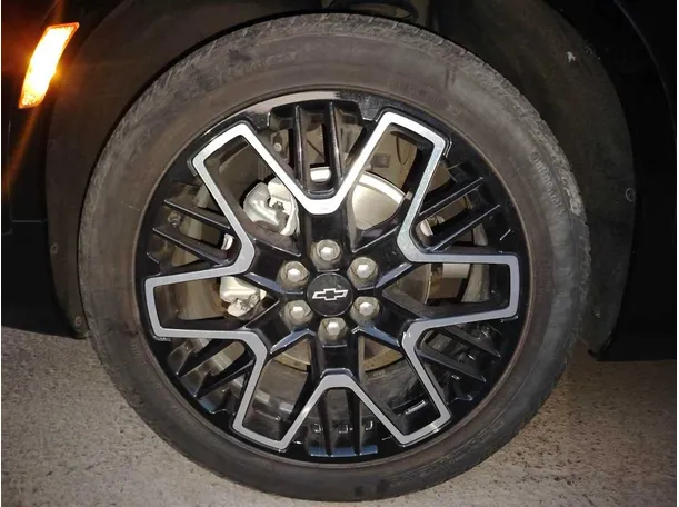 Car image 10