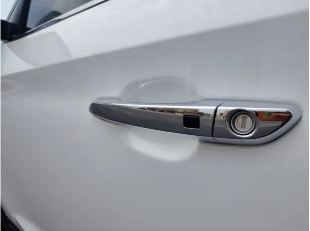 Car image 30
