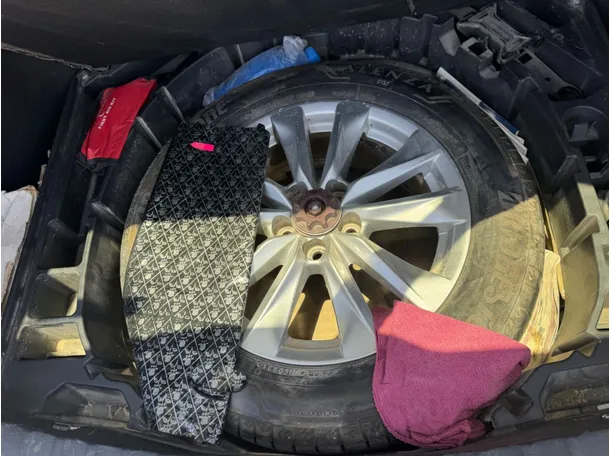 Car image 20