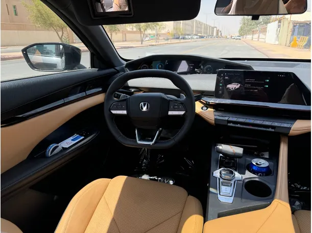 Car image 15