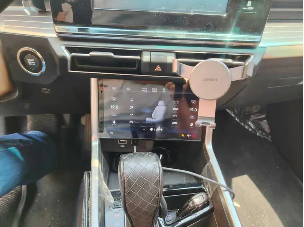 Car image 26