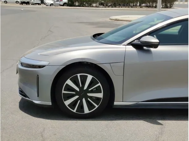Car image 9