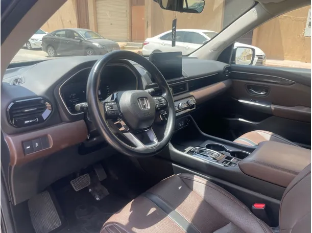 Car image 11
