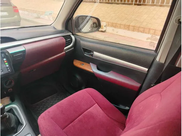 Car image 30