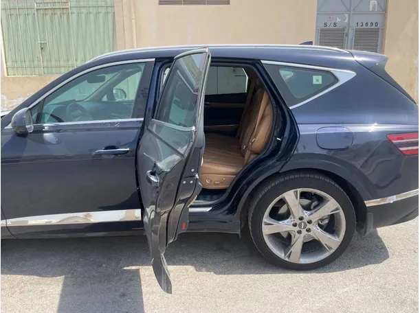 Car image 14