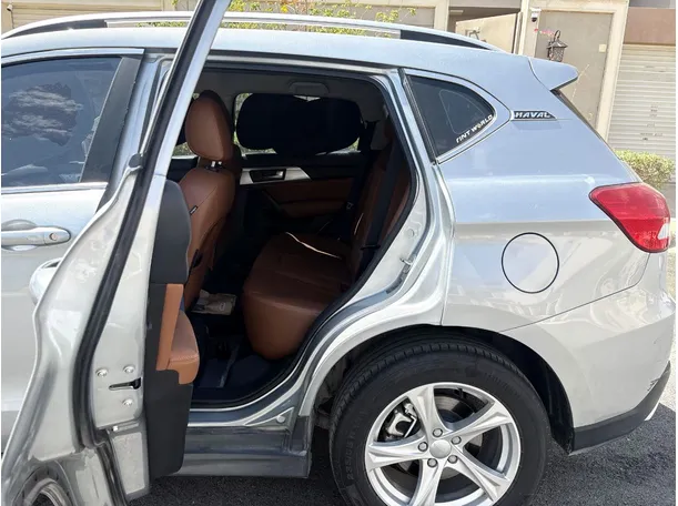 Car image 15