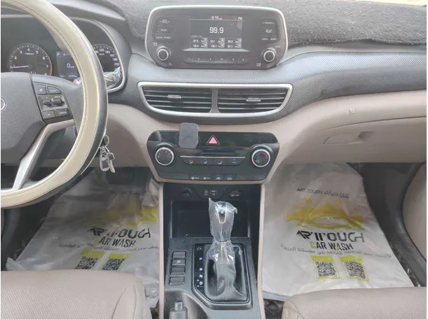 Car image 20
