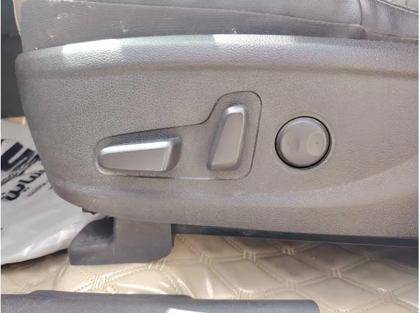 Car image 26