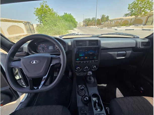 Car image 15