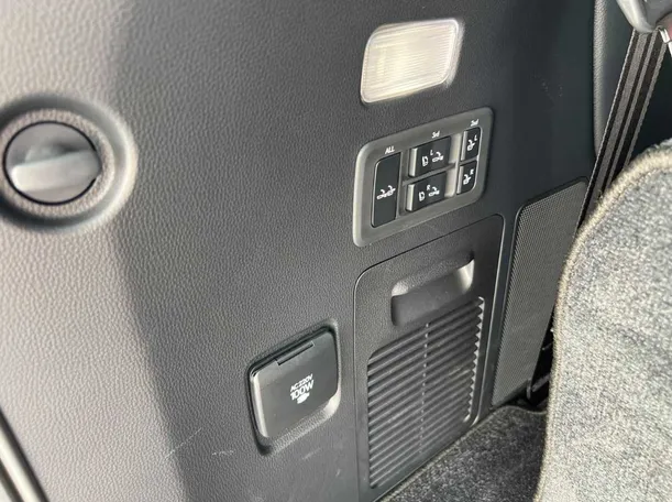 Car image 37