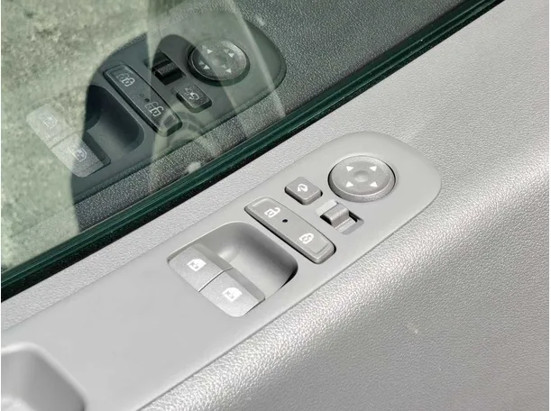 Car image 34