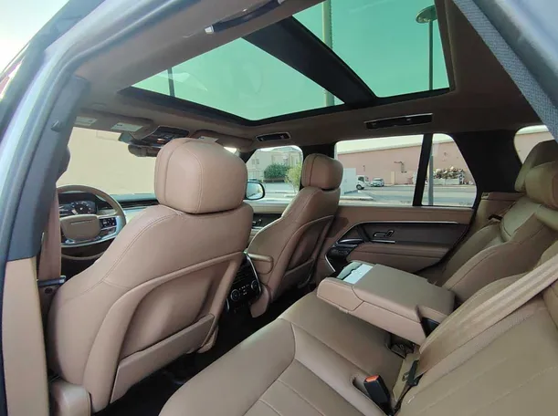 Car image 17