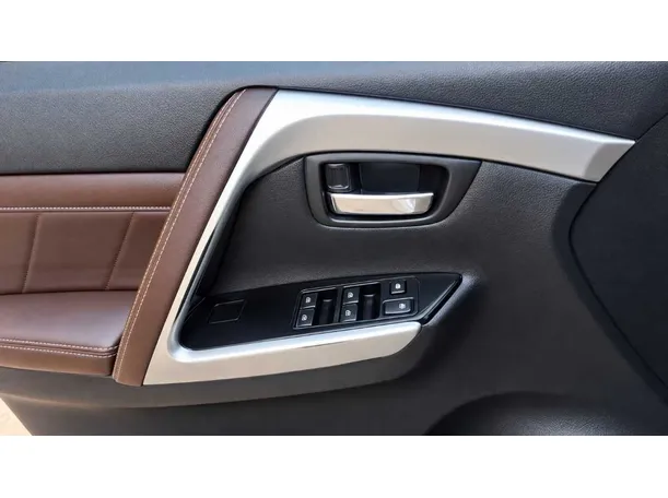 Car image 32