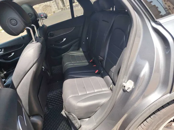 Car image 16