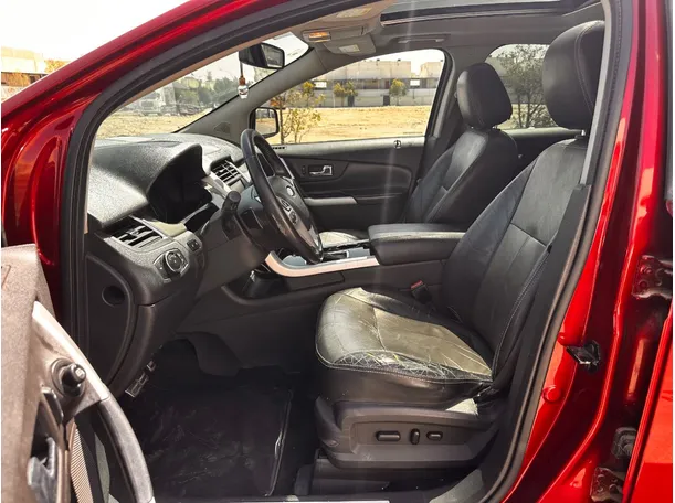 Car image 12