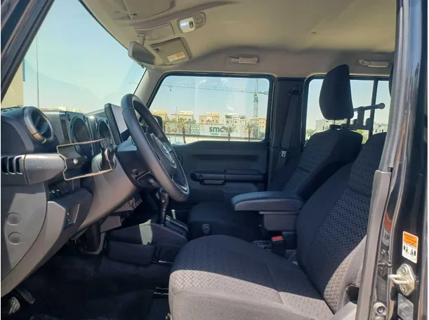 Car image 11
