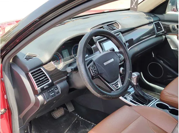 Car image 12