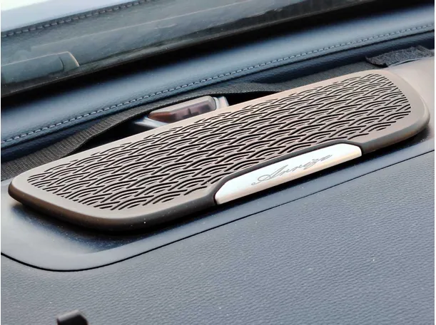 Car image 32