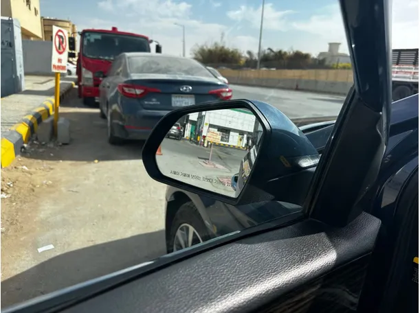 Car image 25