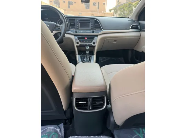 Car image 19
