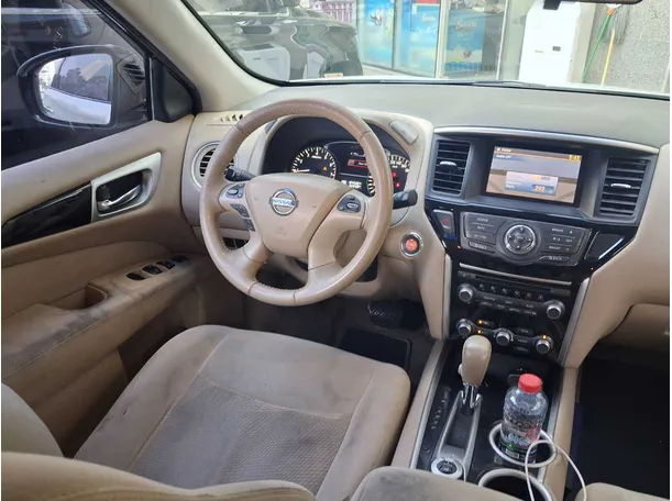 Car image 13