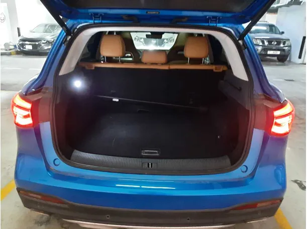 Car image 19