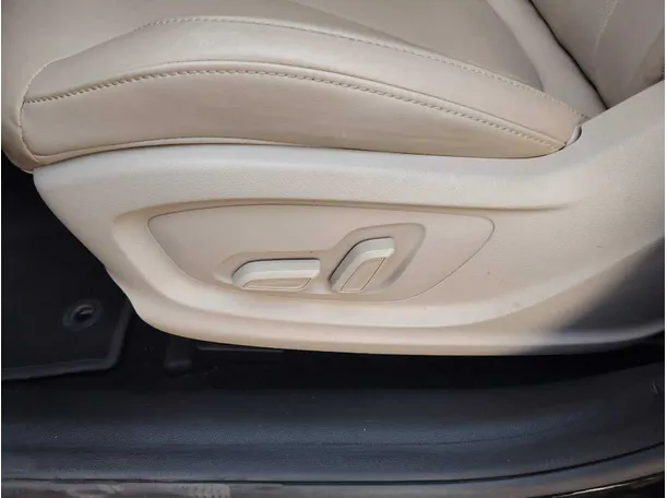 Car image 37