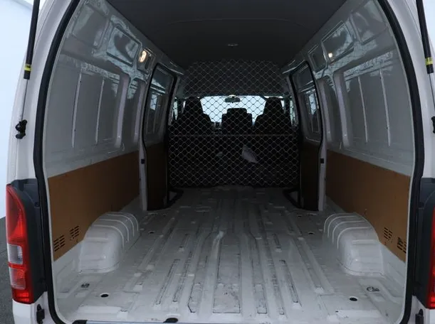 Car image 10