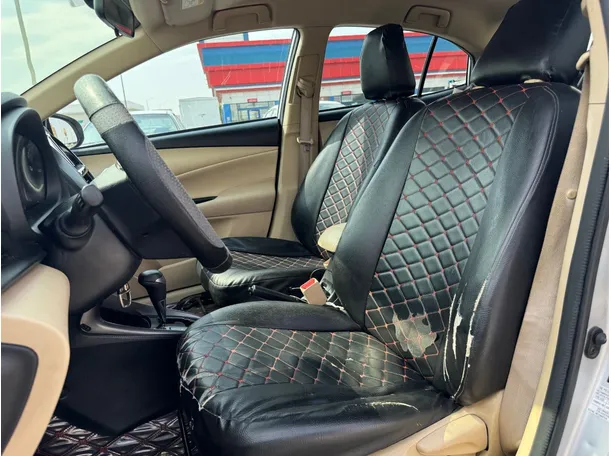 Car image 12