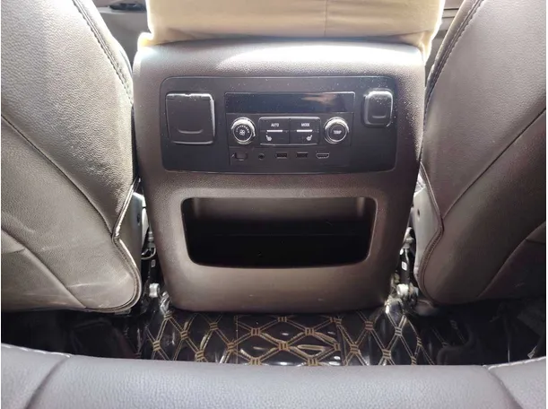 Car image 29