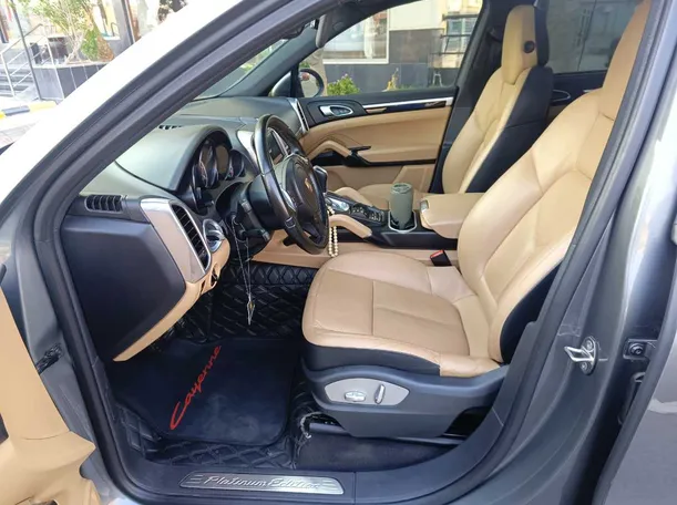 Car image 13
