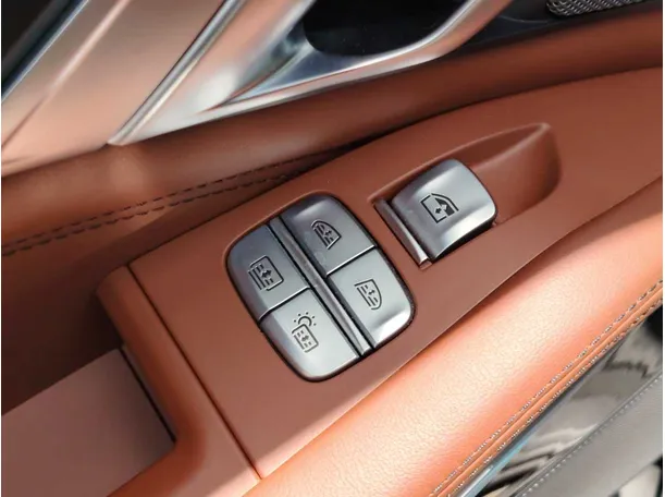 Car image 38
