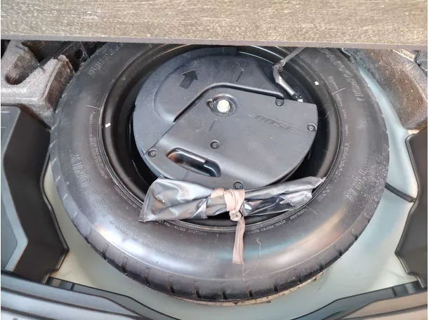 Car image 30