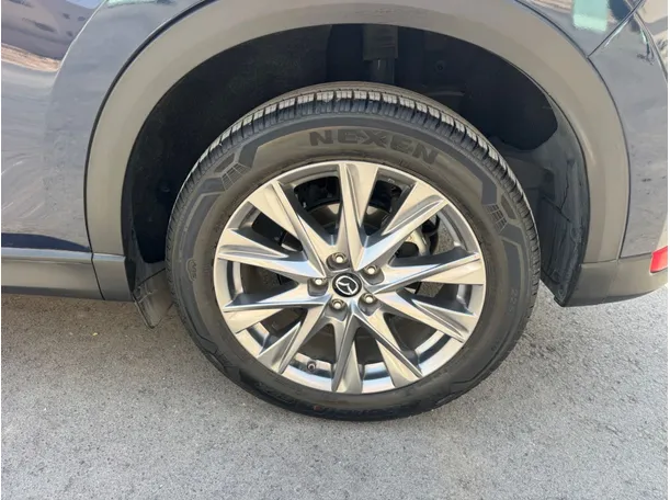 Car image 9